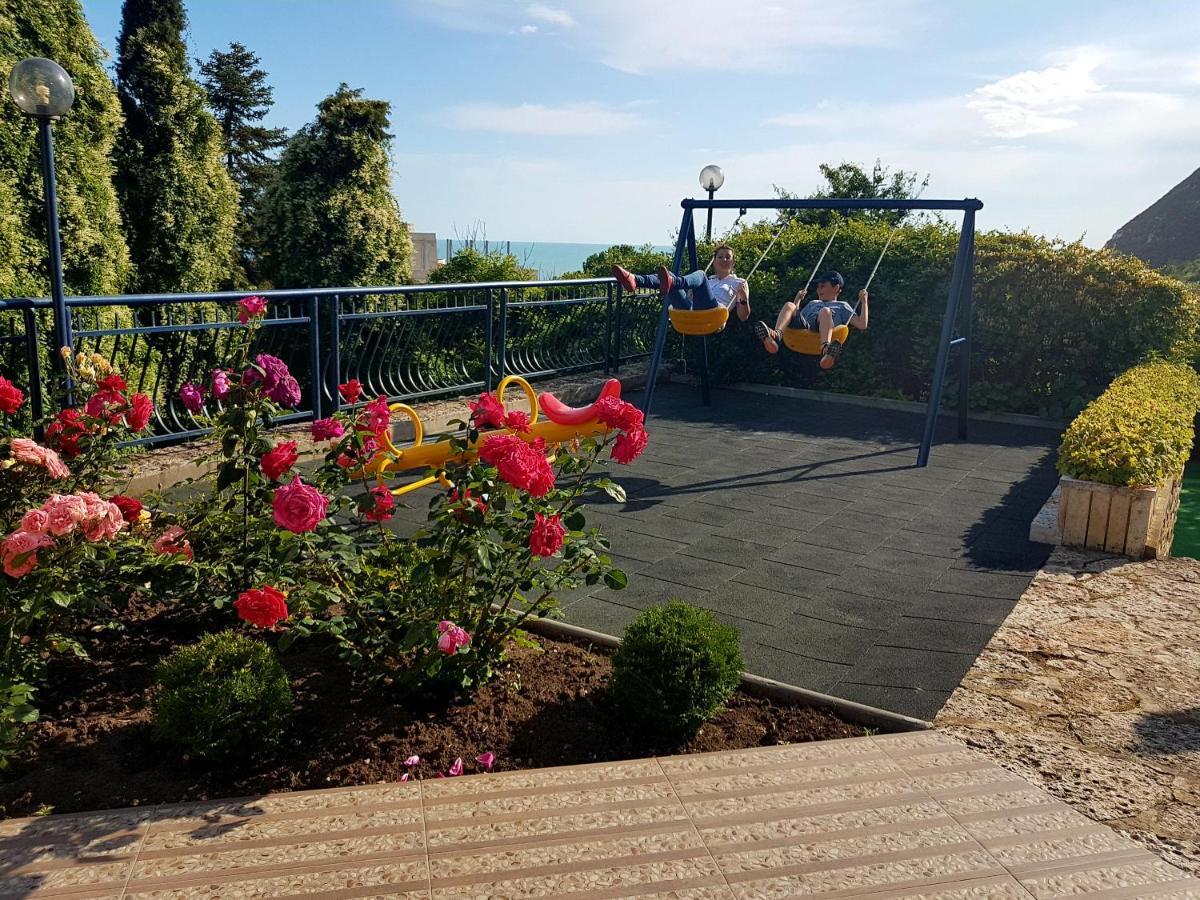 Family Hotel Venera カヴァルナ エクステリア 写真
